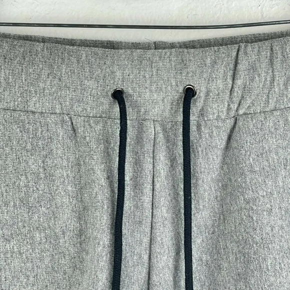 GOLD'S GYM Shorts Women's Sz M Drawstring Elastic Waist Zip Pocket Athletic Gray - Picture 6 of 10